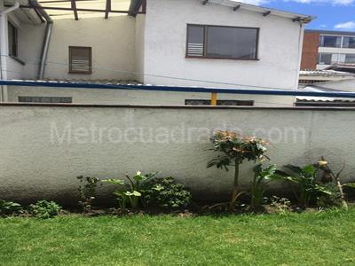Casa de 5 alcobas en venta en El Batan, Bogotá, 300 m² · foto 11 de 16