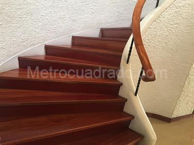 Casa de 5 alcobas en venta en El Batan, Bogotá, 300 m² · foto 13 de 16