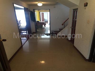 Casa de 5 alcobas en venta en El Batan, Bogotá, 300 m² · foto 4 de 16