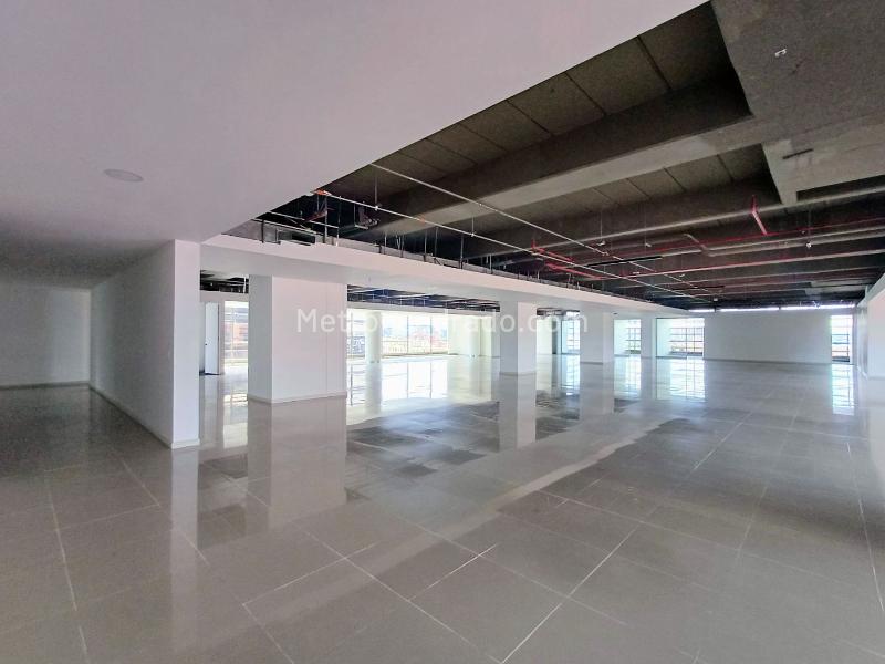 Oficina en Arriendo, CIUDAD SALITRE NOR ORIENTAL, Bogotá D.C. - Más