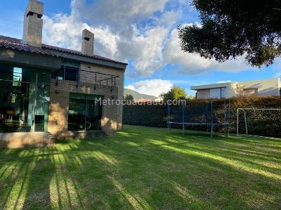 Casa de 4 alcobas en venta en Casa Blanca Sector Suba, Bogotá, 1521 m² · foto 2 de 20