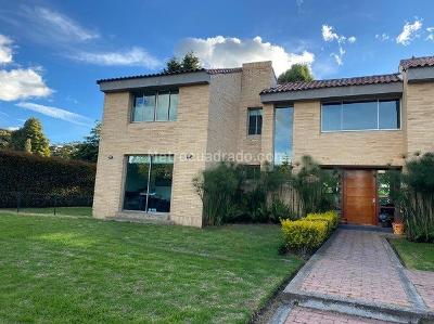 Casa de 4 alcobas en venta en Casa Blanca Sector Suba, Bogotá, 1521 m² · foto 3 de 20