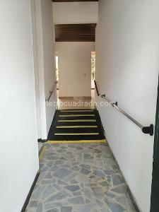 Casa de 5 alcobas en venta en El Batán, Bogotá, 389 m² · foto 2 de 14