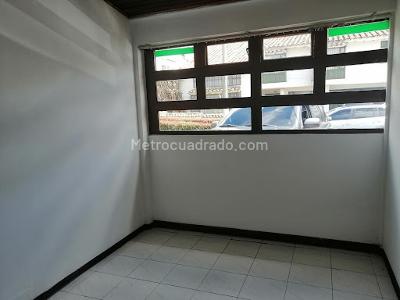 Casa de 5 alcobas en venta en El Batán, Bogotá, 389 m² · foto 3 de 14