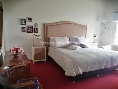 Casa de 5 alcobas en venta en Las Villas, Bogotá, 244 m² · foto 8 de 18