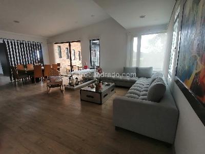 Casa de 3 alcobas en venta en La Calera, La Calera, 235 m² · foto 2 de 20