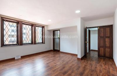 Casa de 5 alcobas en venta en Quinta Camacho, Bogotá, 404 m² · foto 3 de 20