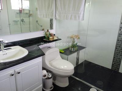 Apartamento de 5 alcobas en venta en Santa Barbara, Bogotá, 200 m² · foto 19 de 20