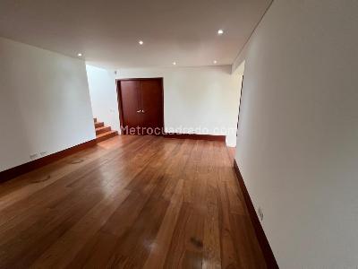 Casa de 4 alcobas en venta en Chico Alto, Bogotá, 830 m² · foto 2 de 20