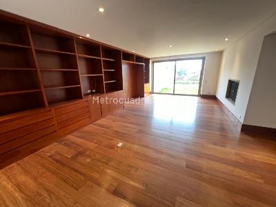 Casa de 4 alcobas en venta en Chico Alto, Bogotá, 830 m² · foto 3 de 20