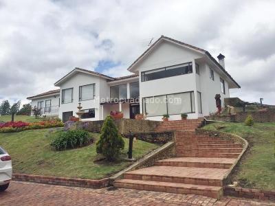 House for rent in Altos De Yerbabuena, Chía