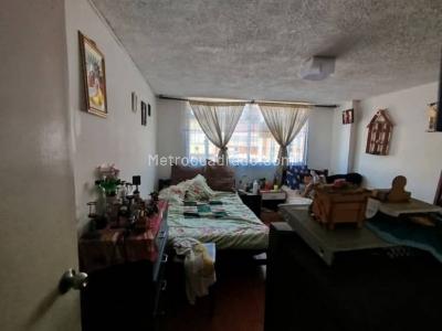 Casa de 5 alcobas en venta en Antonio Granados, Bogotá, 138 m² · foto 3 de 12