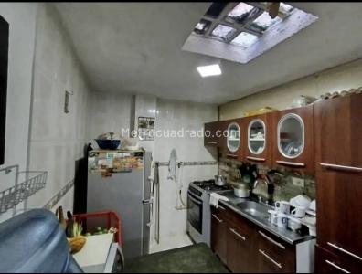 Casa de 5 alcobas en venta en Antonio Granados, Bogotá, 138 m² · foto 10 de 12