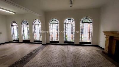 Casa de 5 alcobas en venta en Quinta Camacho, Bogotá, 500 m² · foto 2 de 12