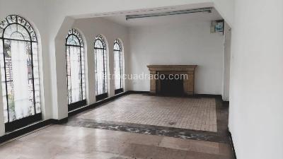 Casa de 5 alcobas en venta en Quinta Camacho, Bogotá, 500 m² · foto 6 de 12