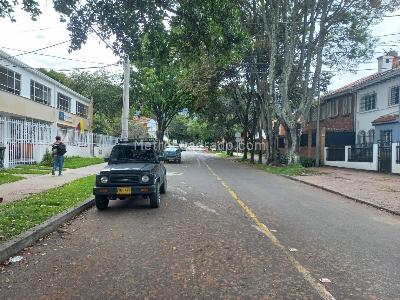 Casa de 5 alcobas en venta en Quinta Camacho, Bogotá, 500 m² · foto 8 de 12