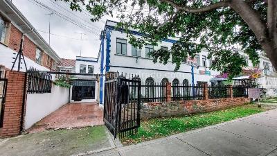 Casa de 5 alcobas en venta en Quinta Camacho, Bogotá, 500 m² · foto 9 de 12