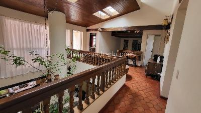 Casa de 5 alcobas en venta en Malibu La Alhambra, Bogotá, 320 m² · foto 10 de 20