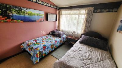 Casa de 5 alcobas en venta en Malibu La Alhambra, Bogotá, 320 m² · foto 16 de 20