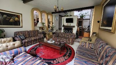 Casa de 5 alcobas en venta en Malibu La Alhambra, Bogotá, 320 m² · foto 3 de 20