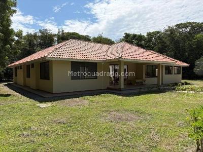 Casa de 5 alcobas en venta en Girardot, Girardot, 379 m² · foto 2 de 20