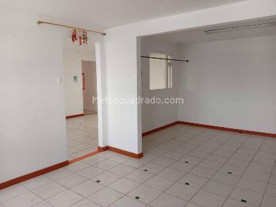Casa de 5 alcobas en venta en La Cabaña Engativa, Bogotá, 700 m² · foto 2 de 20