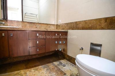Apartamento de 2 alcobas en arriendo en Chico Norte, Bogotá, 131 m² · foto 11 de 15