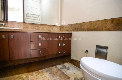 Apartamento de 2 alcobas en arriendo en Chico Norte, Bogotá, 131 m² · foto 6 de 15