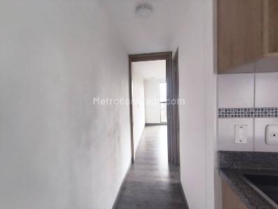 Apartaestudio en venta en La Granja, Bogotá, 30 m² · foto 2 de 19