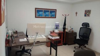 Casa de 5 alcobas en arriendo en Lago Gaitan, Bogotá, 386 m² · foto 3 de 15