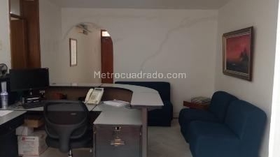 Casa de 5 alcobas en arriendo en Lago Gaitan, Bogotá, 386 m² · foto 15 de 15