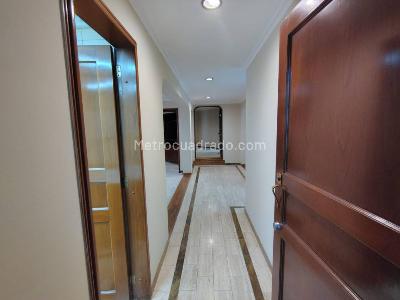Apartamento de 3 alcobas en arriendo en Santa Barbara Ii, Bogotá, 144 m² · foto 2 de 20