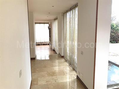 Casa de 5 alcobas en venta en San Simon, Bogotá, 1450 m² · foto 2 de 15