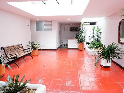 Apartamento de 3 alcobas en venta en Santa Barbara Central, Bogotá, 180 m² · foto 2 de 20