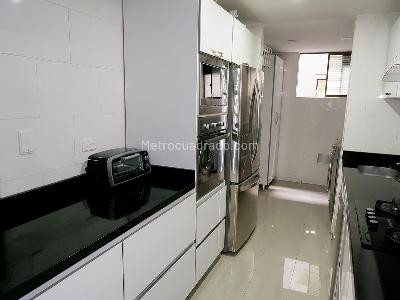 Apartamento de 3 alcobas en venta en Santa Barbara Central, Bogotá, 180 m² · foto 8 de 20