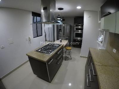 Apartamento de 3 alcobas en venta en San Patricio, Bogotá, 208 m² · foto 5 de 16