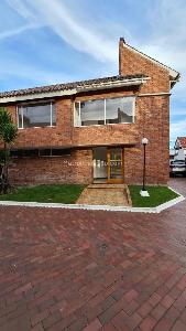 Casa de 4 alcobas en venta en San Jose De Bavaria, Bogotá, 180 m² · foto 3 de 20