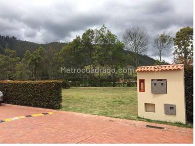 Casa de 4 alcobas en venta en Cajica Club Residencial Guarigua, Cajicá, 463 m² · foto 2 de 20