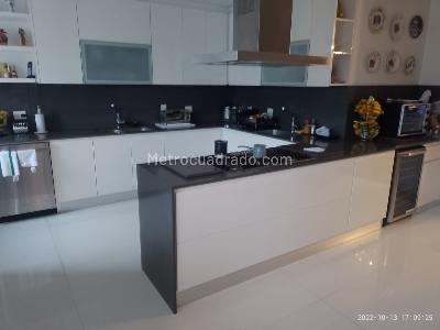 Apartamento de 2 alcobas en venta en Chico Navarra, Bogotá, 270 m² · foto 6 de 17