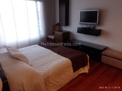 Apartamento de 2 alcobas en venta en Chico Navarra, Bogotá, 270 m² · foto 14 de 17