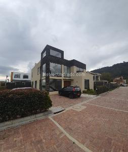 Casa de 5 alcobas en venta en Chia Vereda Fonqueta Camino A La Valbanera, Chía, 276 m² · foto 1 de 20