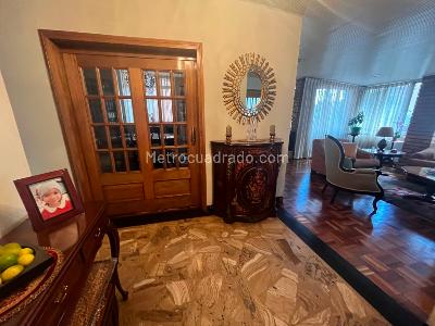 Apartamento de 3 alcobas en venta en Chico, Bogotá, 259 m² · foto 2 de 20