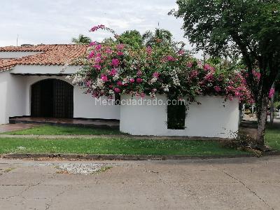 Casa de 3 alcobas en venta en Barrio Blanco, Girardot, 451 m² · foto 2 de 20