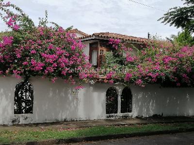 Casa de 3 alcobas en venta en Barrio Blanco, Girardot, 451 m² · foto 3 de 20