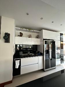 Apartamento de 3 alcobas en venta en Chico Navarra, Bogotá, 158 m² · foto 4 de 14
