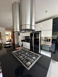 Apartamento de 3 alcobas en venta en Chico Navarra, Bogotá, 158 m² · foto 5 de 14