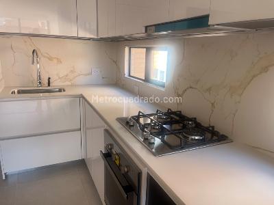 Apartamento de 2 alcobas en arriendo en Santa Bárbara Occidente, Bogotá, 90 m² · foto 4 de 10