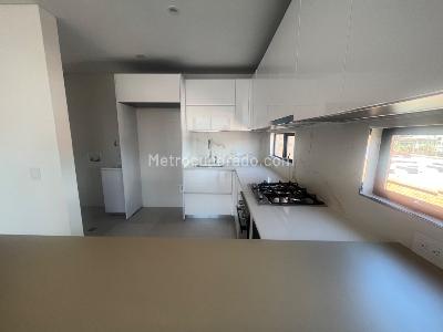 Apartamento de 2 alcobas en venta en Santa Bárbara Occidental, Bogotá, 90 m² · foto 3 de 16