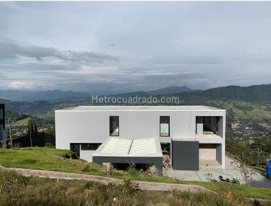 Casa de 3 alcobas en venta en La Calera, La Calera, 280 m² · foto 4 de 7