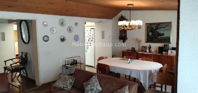 Casa de 4 alcobas en venta en Chico San Patricio, Bogotá, 300 m² · foto 3 de 12